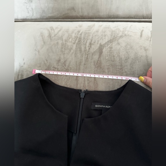 Banana republic little black sheath dress with cap sleeves, size 2 - Picture 8 of 12